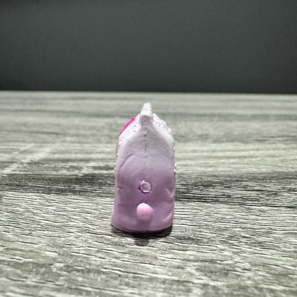 Shopkins | Bakery: Cassie Caster Sugar (6-040) - Mini Collectable Figure - Picture 4 of 6